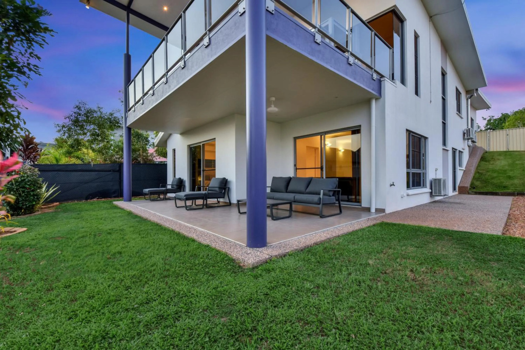 Luxury Darwin City Lights Jacuzzi Central Location Large House New Furnishings