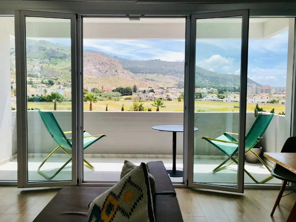 2 Bedrooms Apartment with mountain view