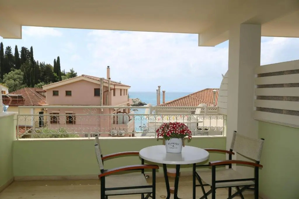 Standard Double room with balcony (full double bed)
