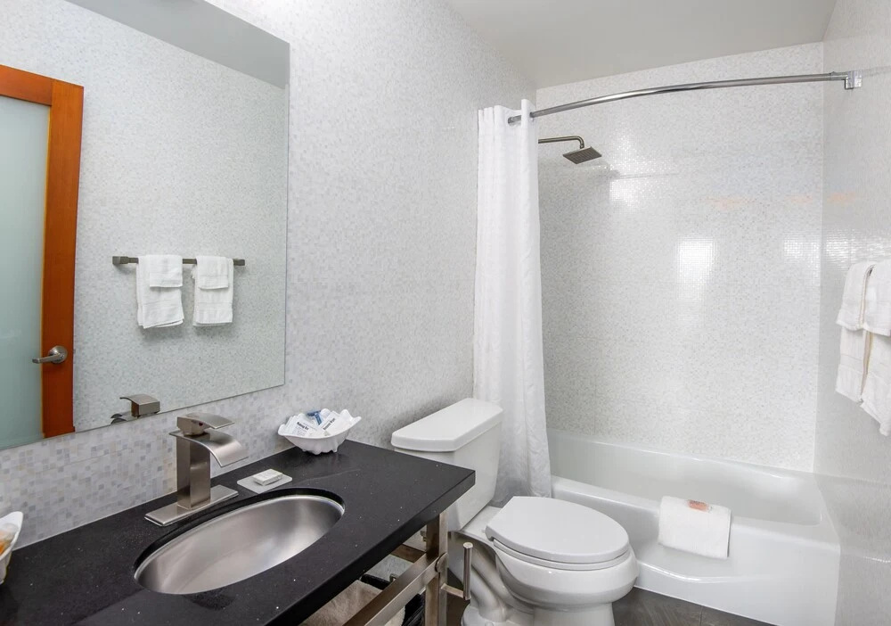 Classic Double room with balcony (full double bed)