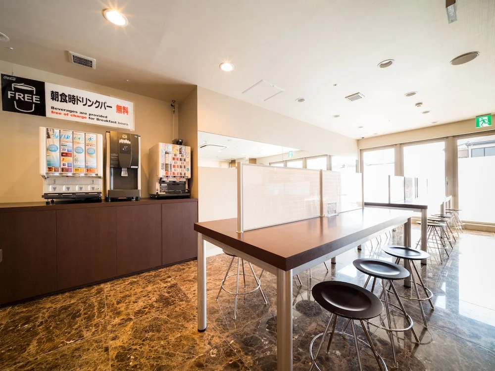 Food & Beverage