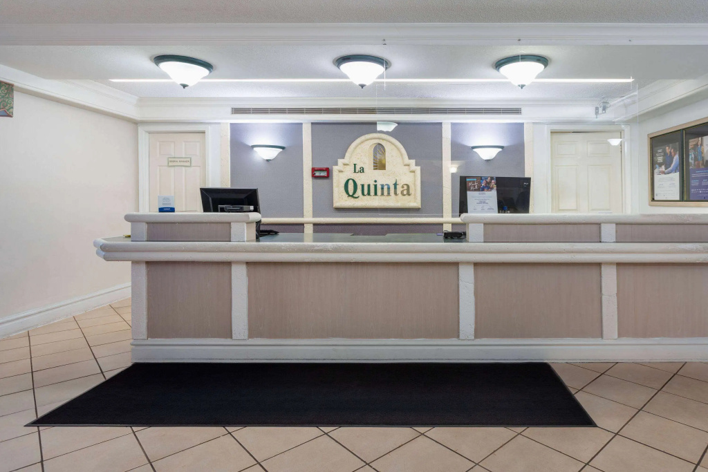 Lobby & Reception
