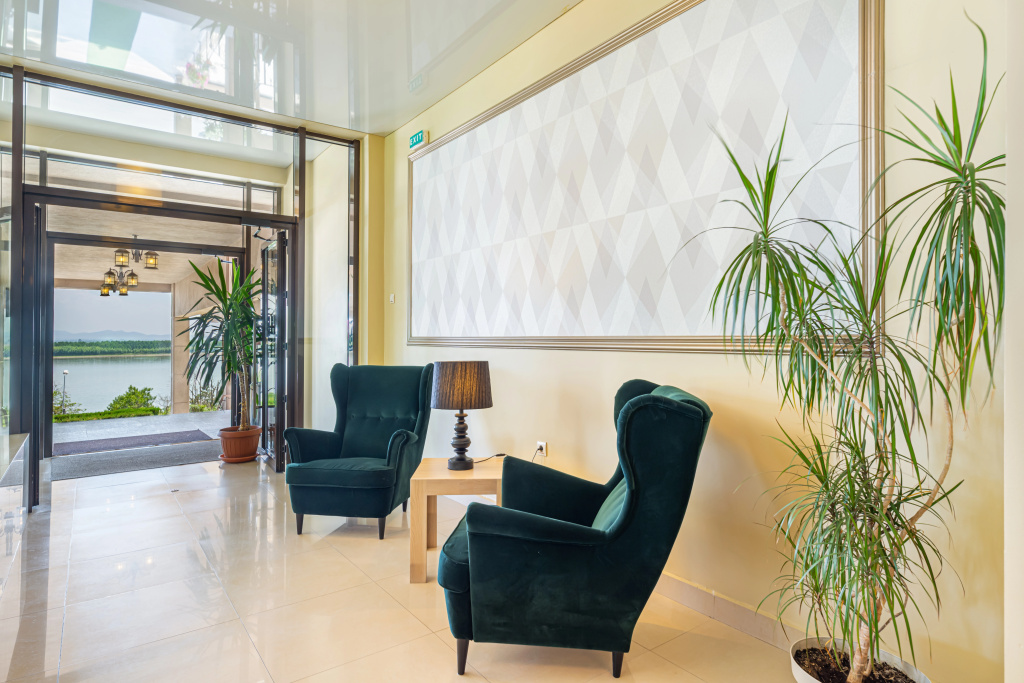 Lobby & Reception