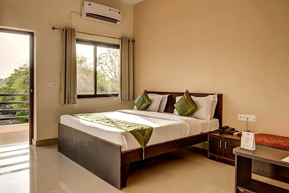 Deluxe Double room (full double bed)