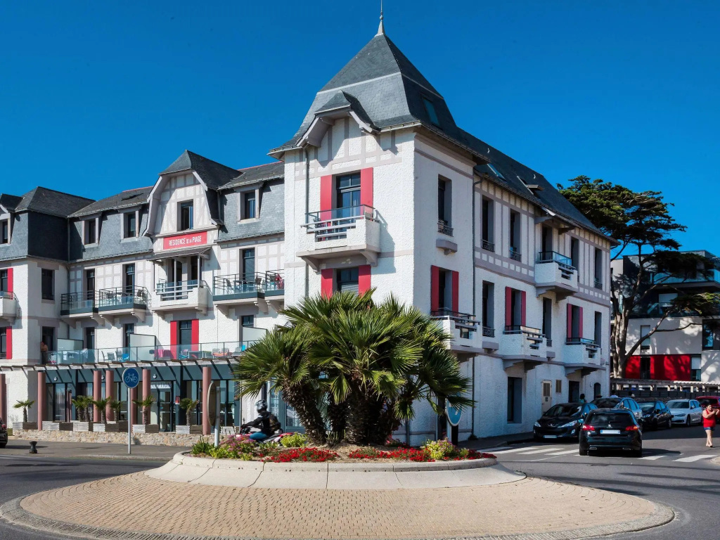 Comfortable studio with a balcony or terrace near the beach