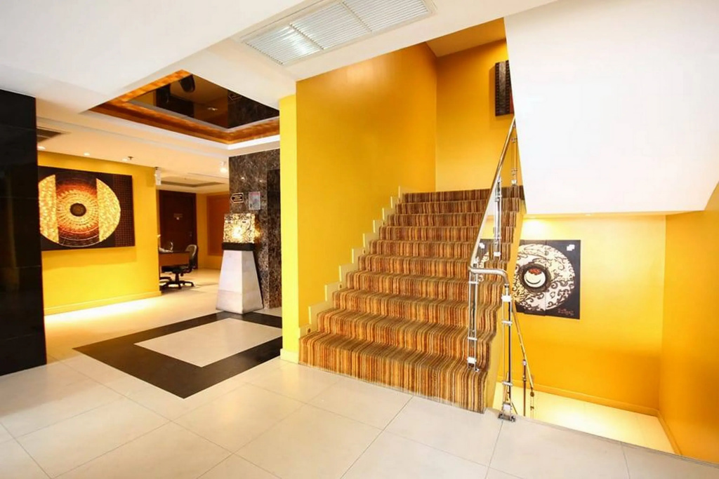 Lobby & Reception