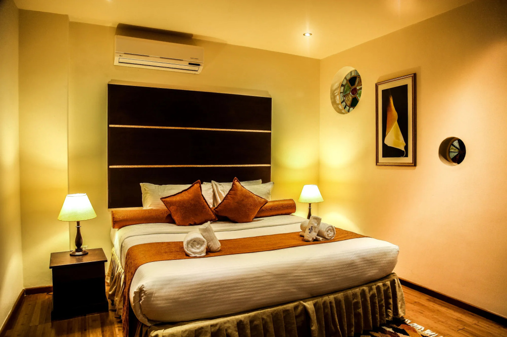 The Monarch Hotel - 5