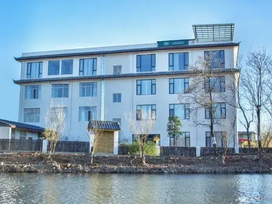 Lihu Residence Resort (Lijiang Tianrui Howard Johnson Resort Huama Street)
