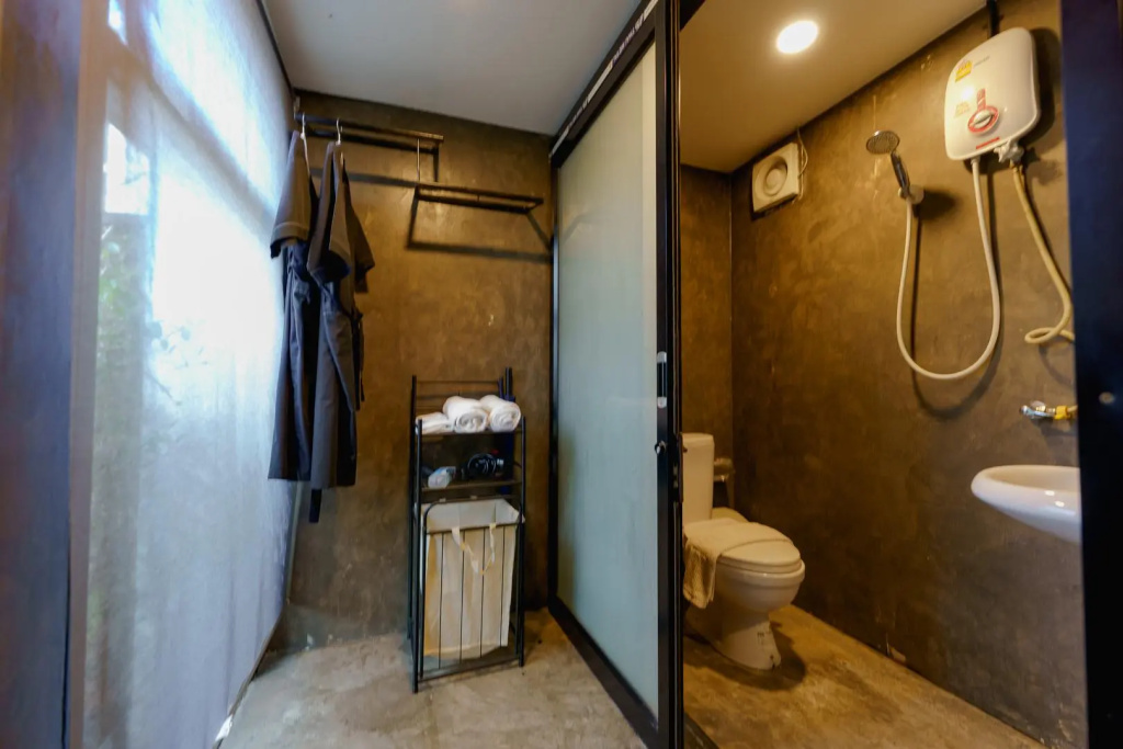 Economy room