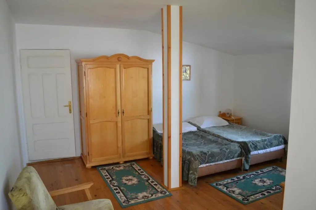 Economy room