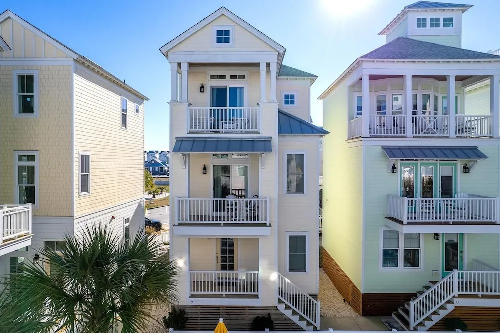 Seas The Day 3 Bedroom Home by RedAwning