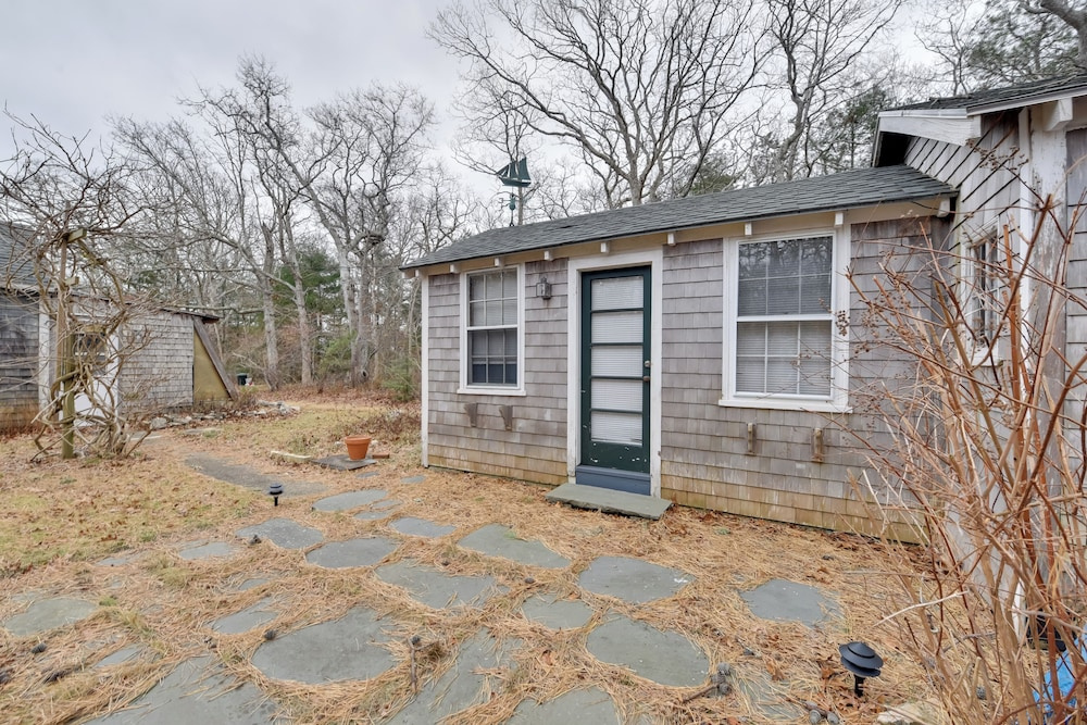 Cozy Vineyard Haven Cottage < 1 Mi to Beach!