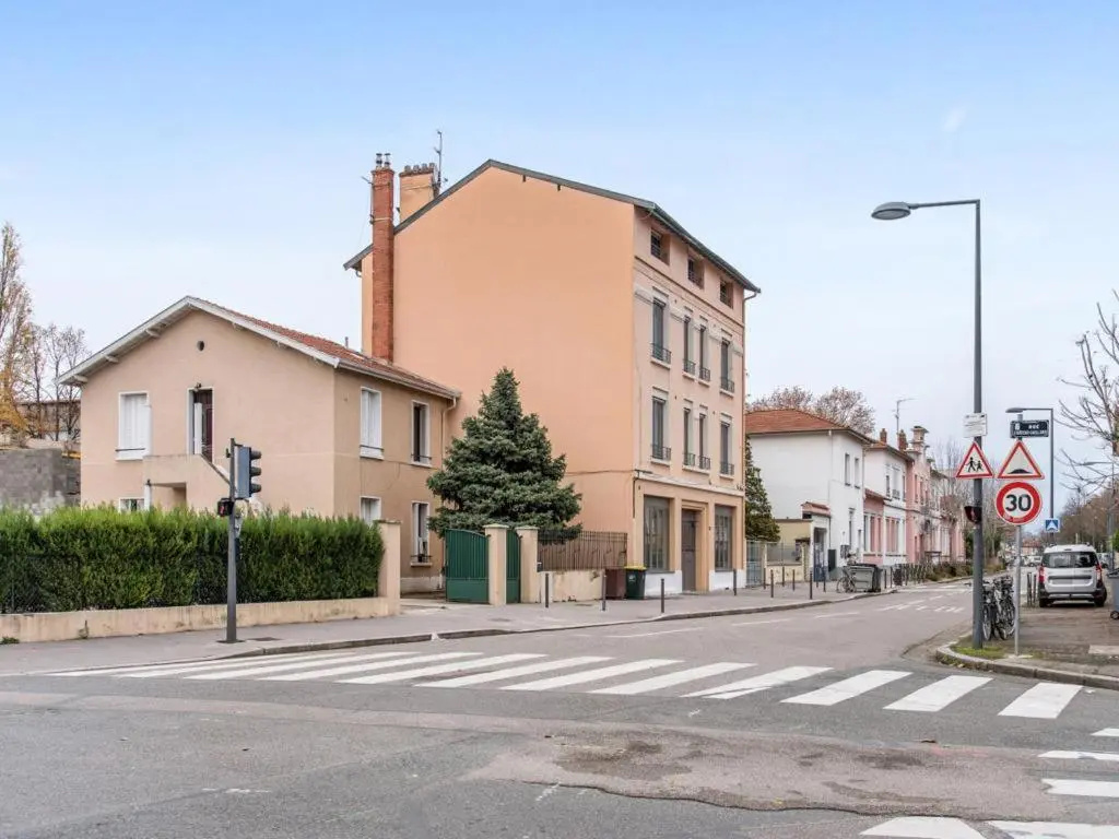 Stop Chez M District