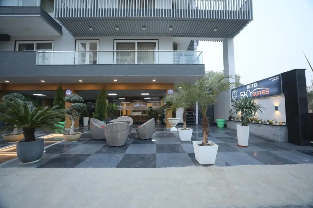 Sky Suites Huda City Center
