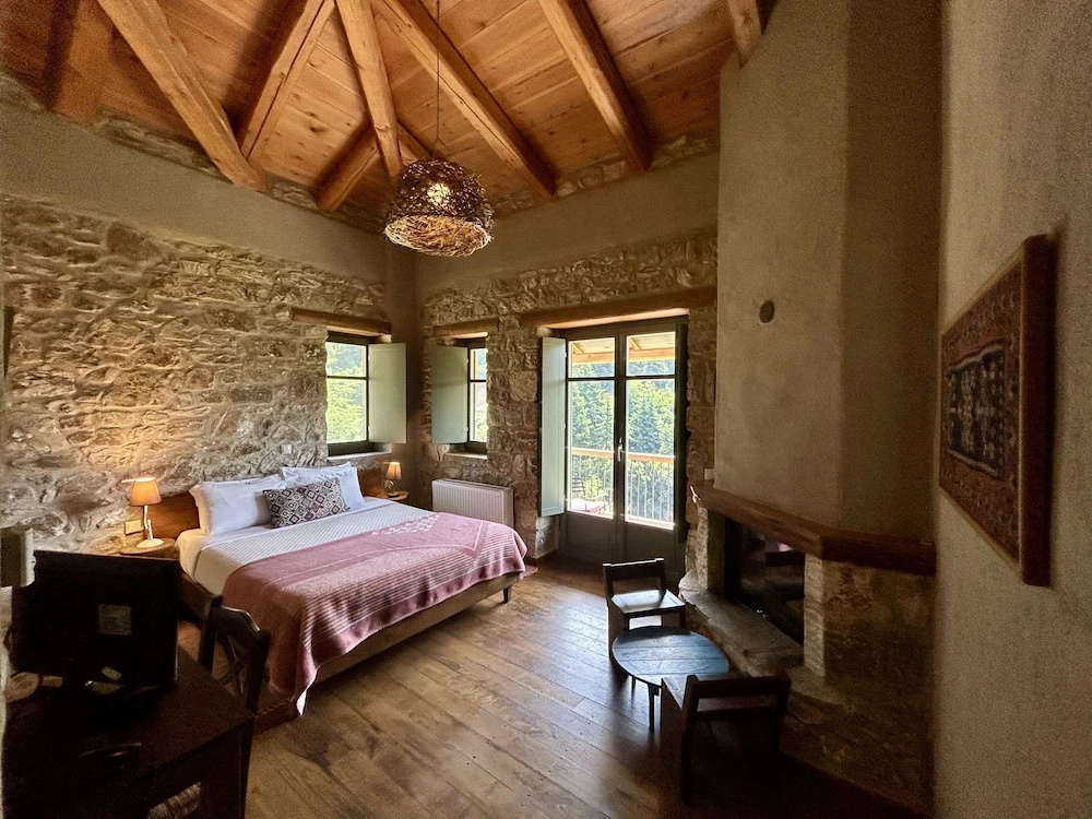 Standard Double room with balcony (full double bed)