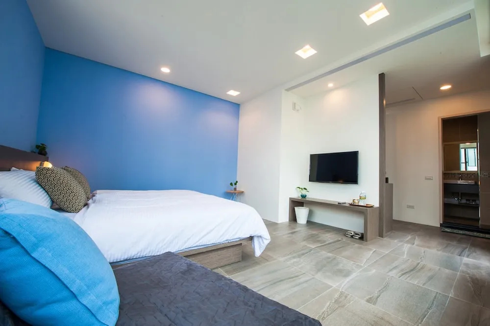 Standard Double room with courtyard view (full double bed)