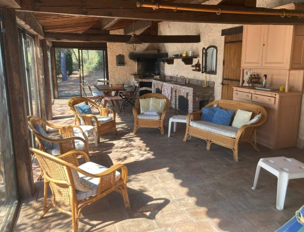Villa With Private Pool & Boules Court