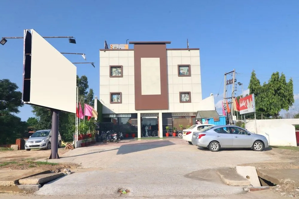 OYO 22012 Hotel B1