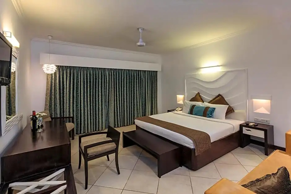 Luxury Double room with pool view (full double bed)
