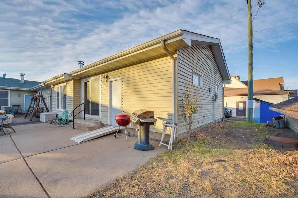 Downtown Siren Home! Walk to Bars, Lakes & Shops