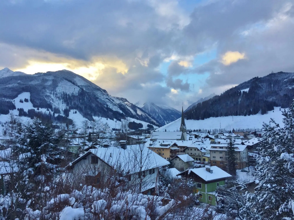 Renovated Holiday Home near Zell am See with Enclosed Garden