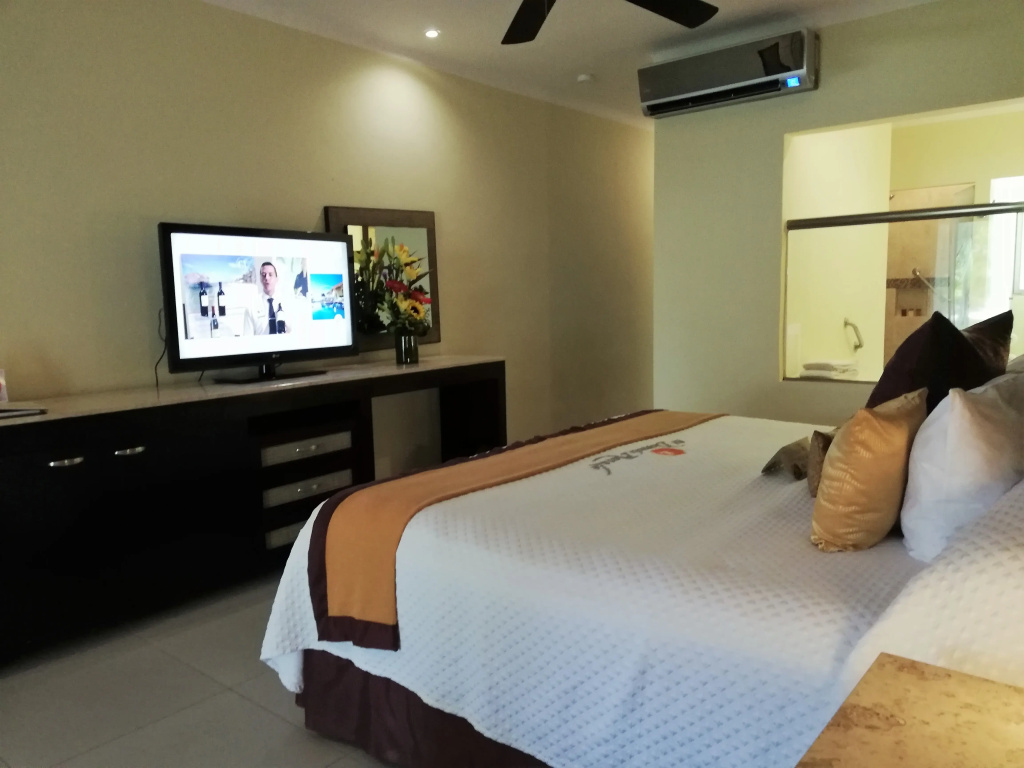 El Dorado Royale, Catamarán, Cenote & More Inclusive Aparthotel