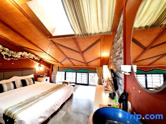 Deluxe Double room (full double bed)
