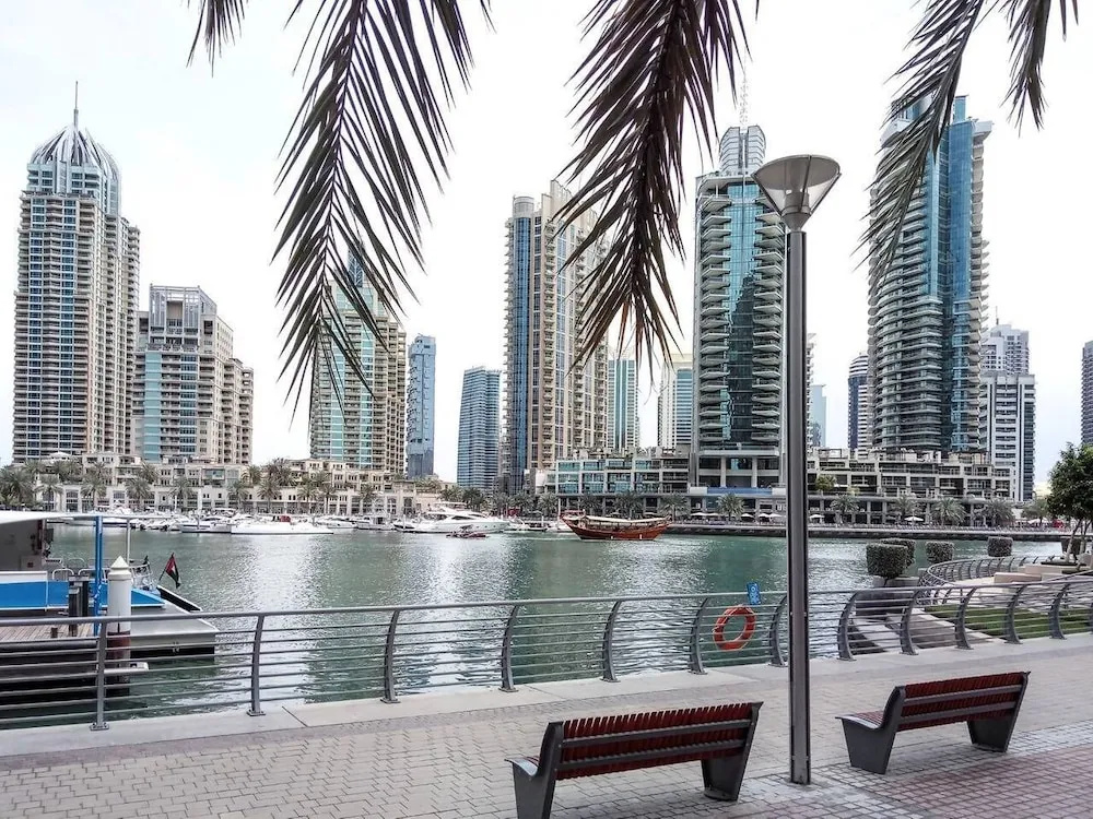 Trendy & Modern 1BR in Marina - Sleeps 4!