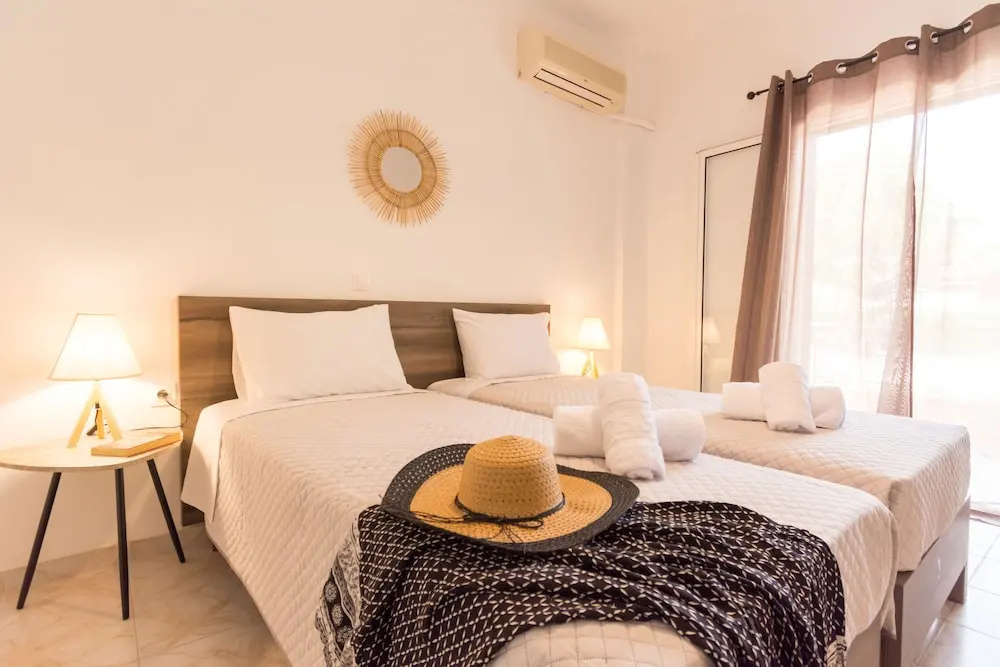 Standard Double room with balcony (full double bed)