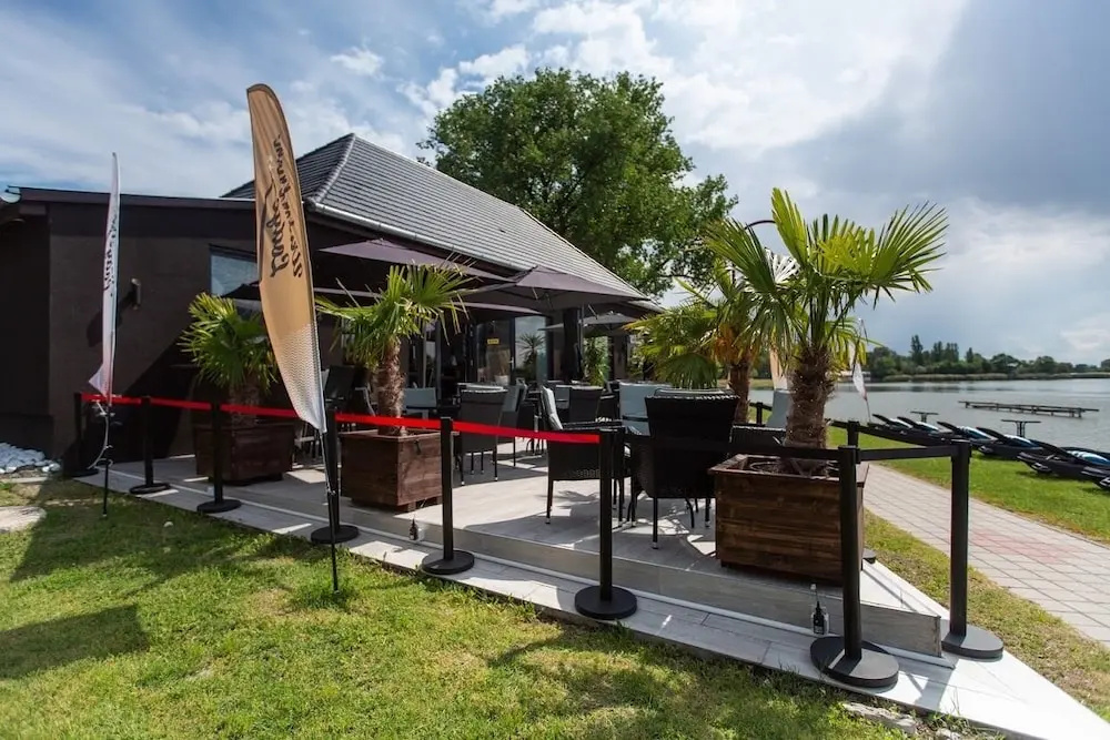 Waterfront Lodge