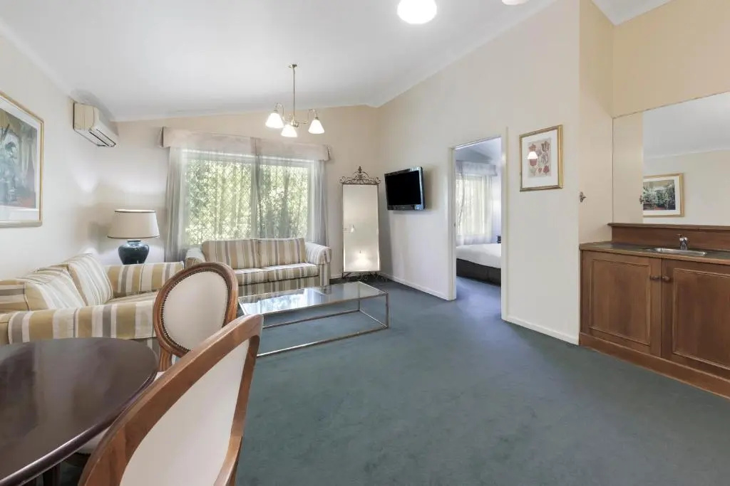 Deluxe Double room (full double bed)