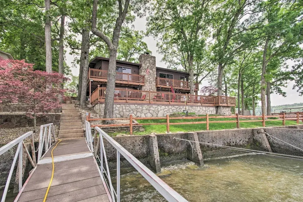 Hot Tub, Dock! Waterfront Lake Ozark Home!