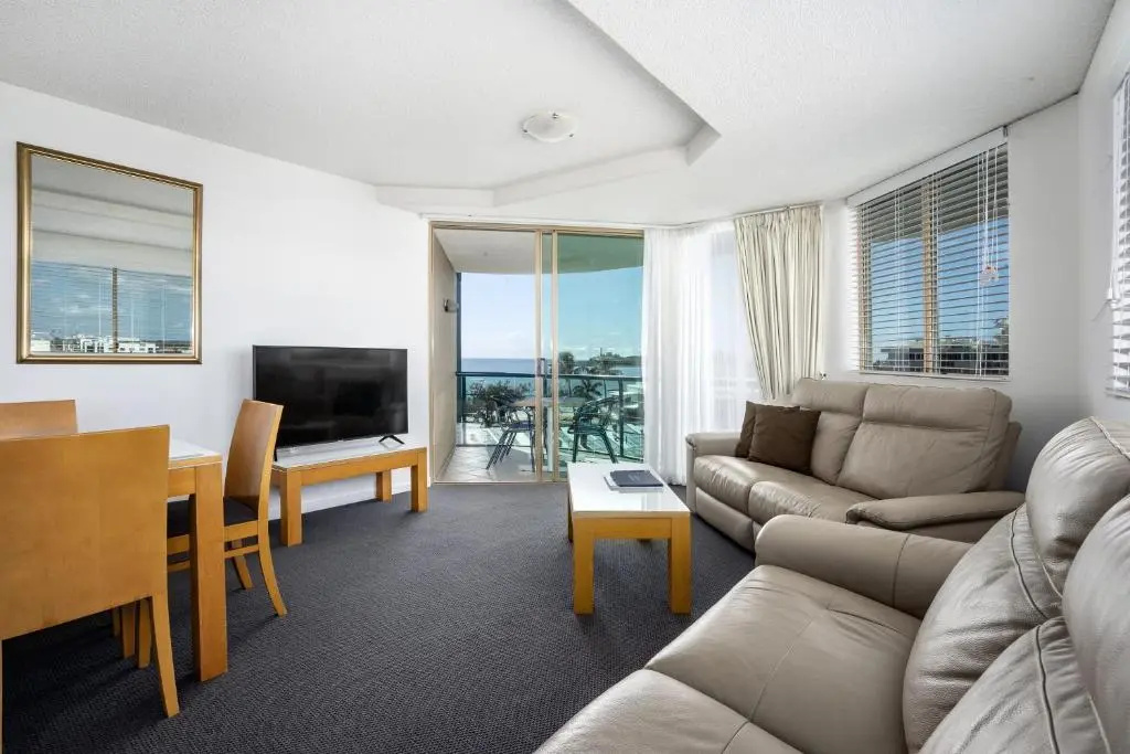 3 Bedrooms Apartment