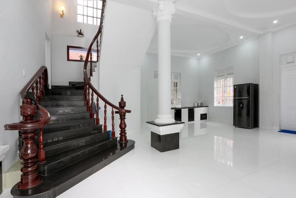 Lobby & Reception