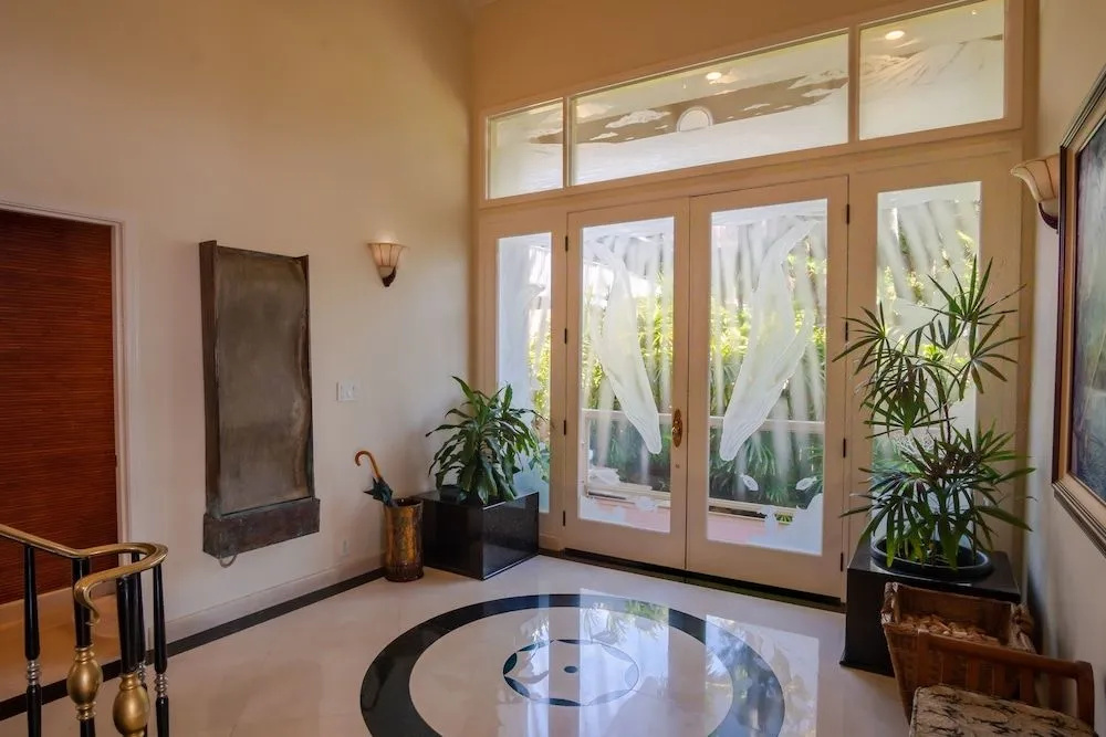 Lobby & Reception