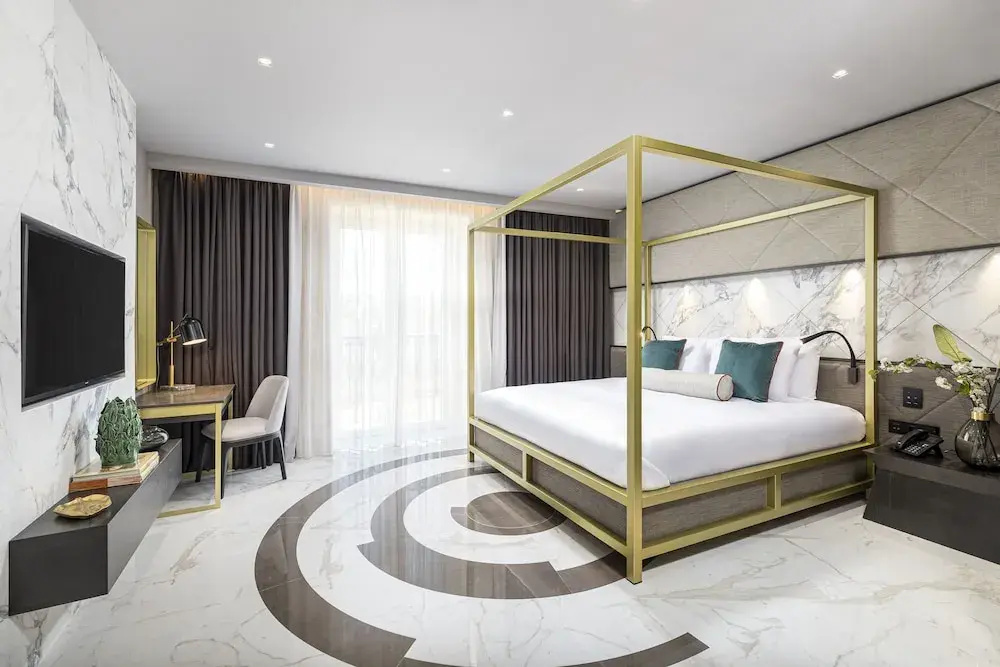 Deluxe Double room (full double bed)