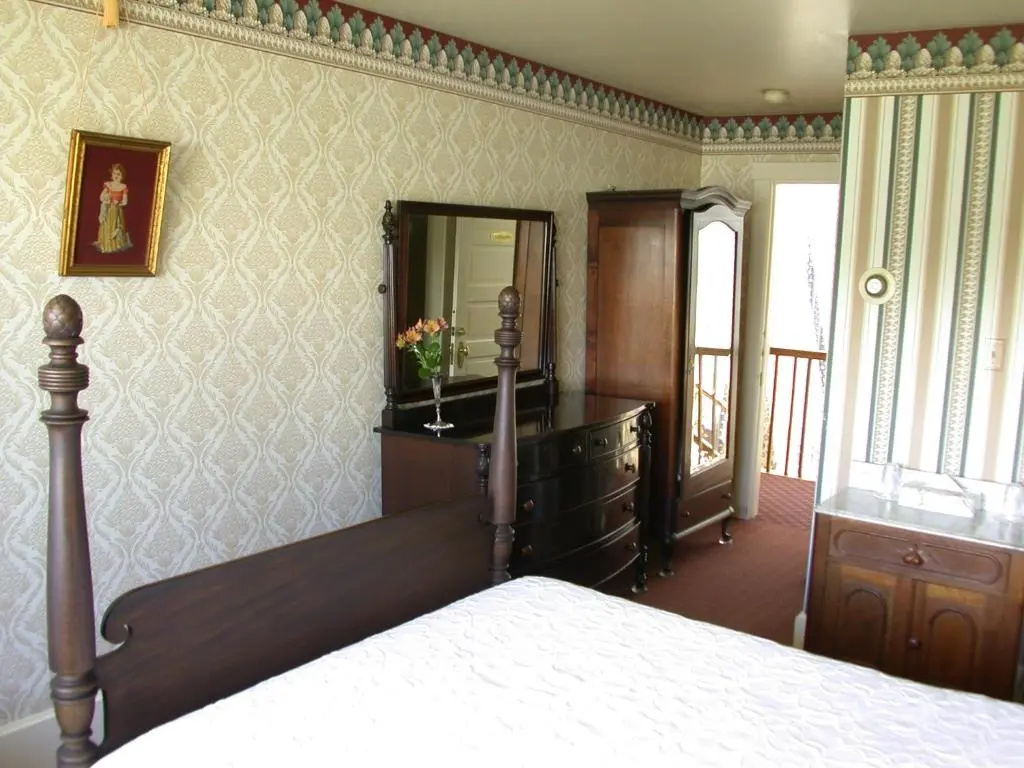 Standard Double room with inland view (full double bed)