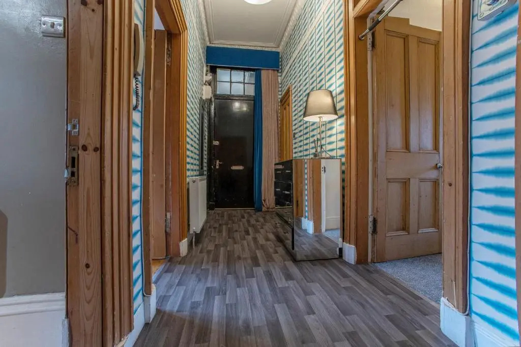 2 Bed in great location 15-20 Minutes walk to SEC