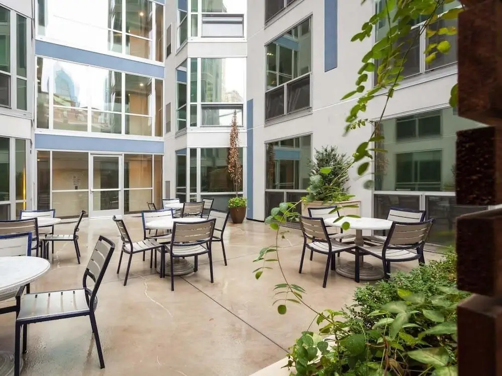 Fully Furnished 2 Bedroom Apartment Near Rittenhouse Apts by RedAwning
