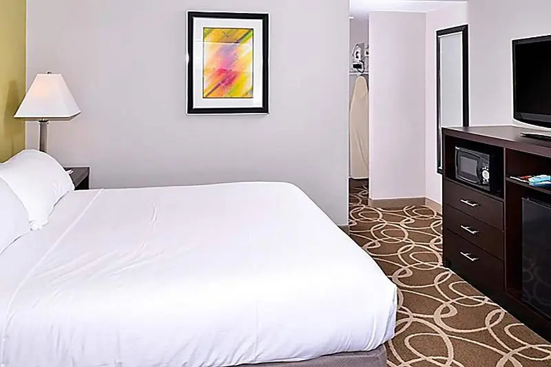 Elimwood Hotel, a Ramada by Wyndham - Chambres
