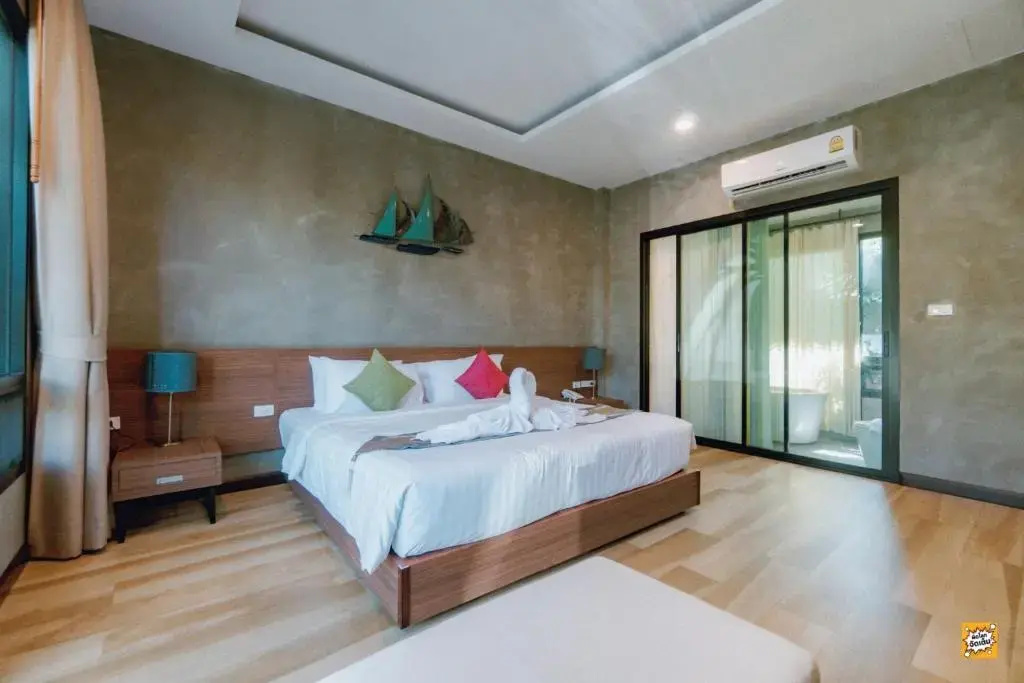 Standard Family room with garden view