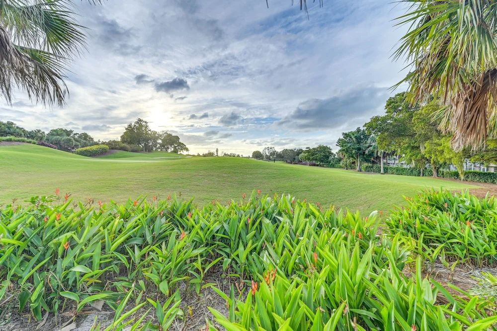 Upscale Naples Outdoor Getaway ~ 4 Miles to Beach