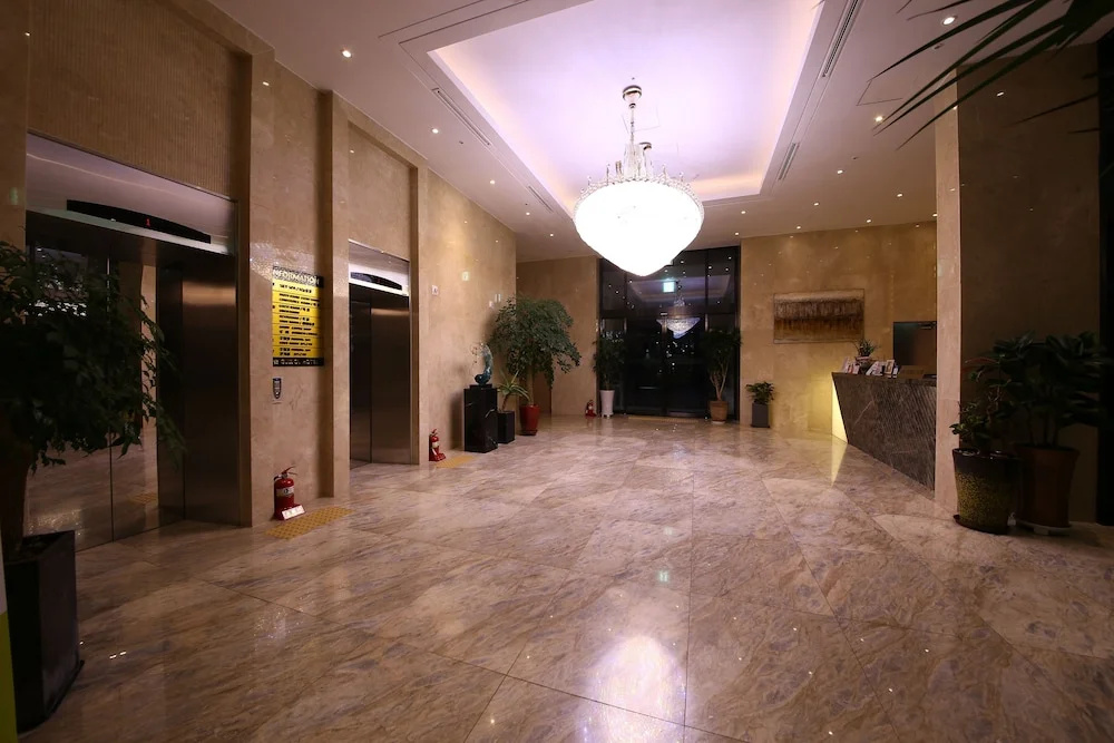 Lobby & Reception