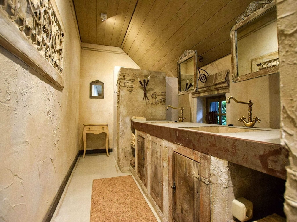 Posh Holiday Home in Alphen with Hot Tub - фото 8