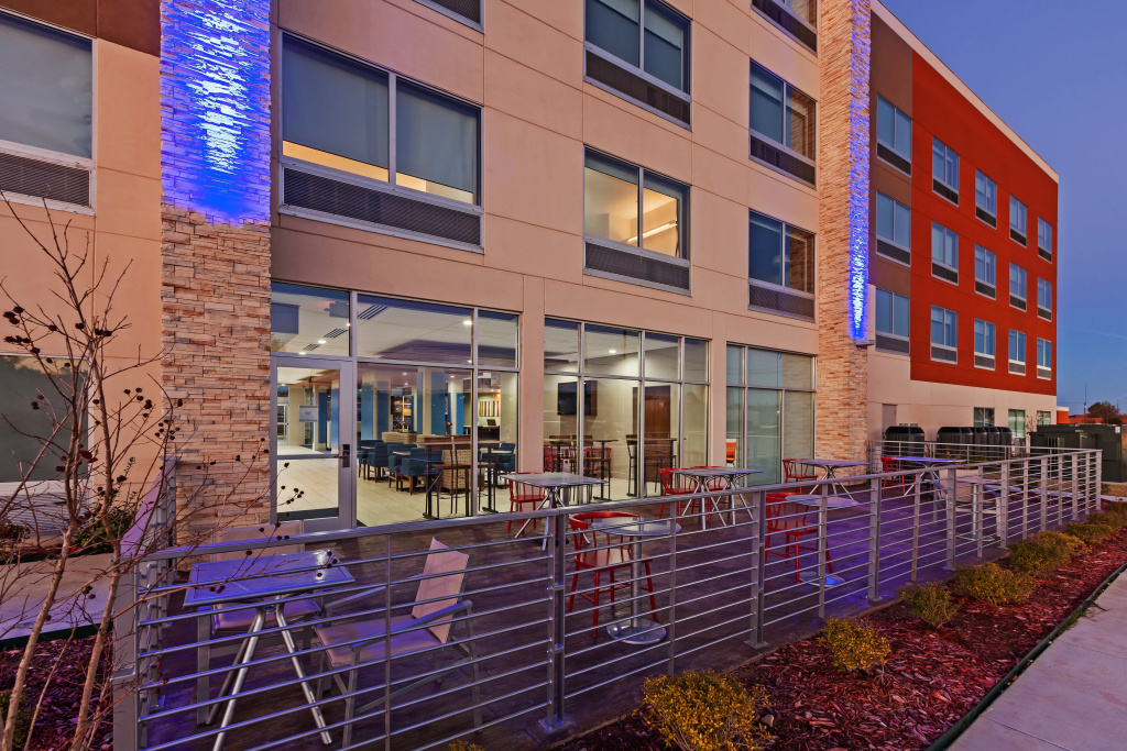 Holiday Inn Express & Suites Tulsa West - Sand Springs by IHG