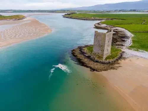 Barrow — ring-barrow in Ballyphilip (clanwilliam By.)