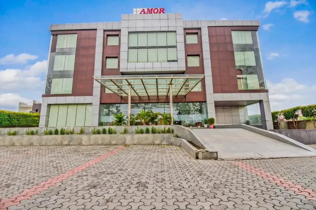The Amor by OYO Rooms