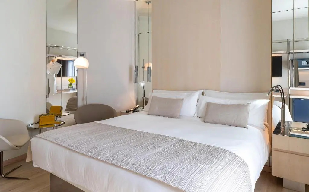 Deluxe Double room (full double bed)