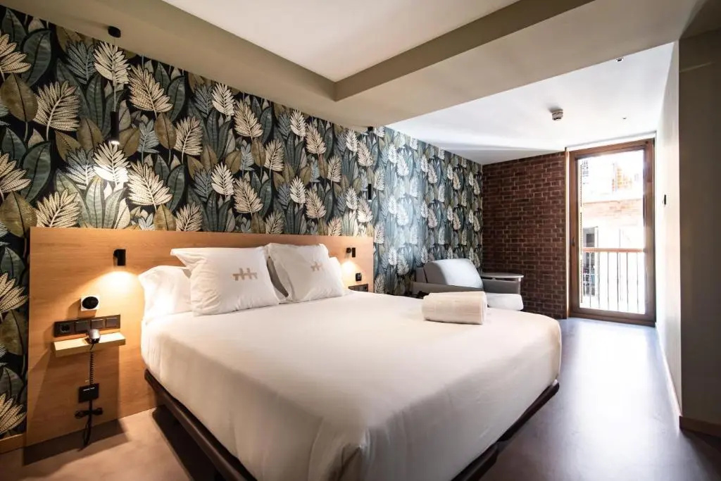 Deluxe Double room with balcony (full double bed)