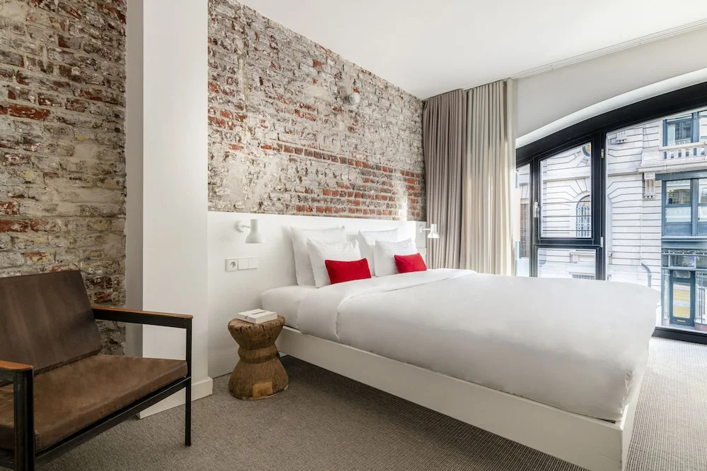 Classic Double room (full double bed)